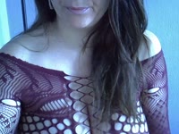 Een vrijgezelle spannende milf die van avontuurtjes en fantasietjes houdt. Om te delen of om de jouwe te horen.