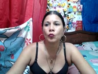 Soy una mujer de estatura pequeña pero con unas ganas de sexo enorme, soy alegre me gusta ser complaciente ven a jugar conmigo