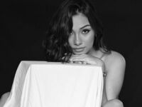 naughty camgirl AmyZuri