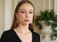 naked camgirl photo EmaGurrad