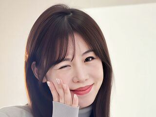 naked camgirl masturbating with vibrator LilyWise