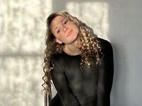 cam girl playing with dildo StefanyKovalski