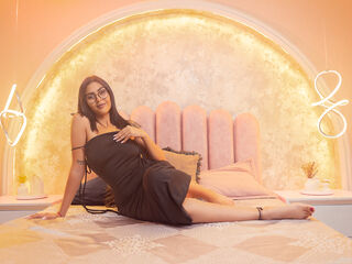 shower cam AishaCarpenter