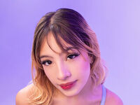 camgirl showing pussy AlannaMilan