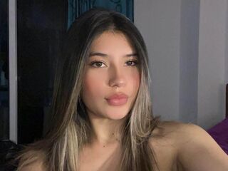 topless cam girl AmberDaniela