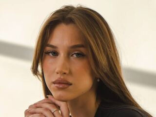 naked camgirl photo AmelinaBrauberg