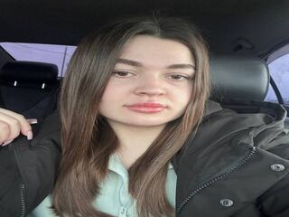 camwhore masturbating with dildo AvelineMyst