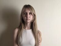 topless camgirl CrissyLescano