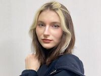 cam girl showing tits CwenDodgson