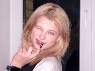 topless webcam girl DaisySponholz