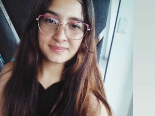 camgirl playing with dildo DanaRivers