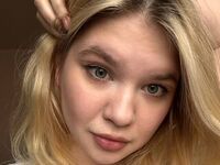 camslut topless DebrahPloeger