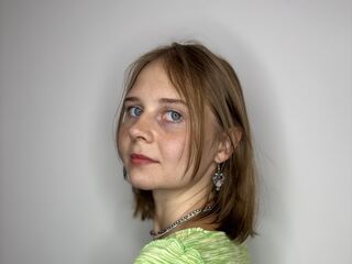 cam girl masturbating with dildo DenniseVerso