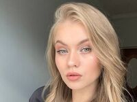 topless girl ElaraBrooks