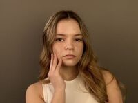 naughty camgirl masturbating with vibrator ElmerRoche