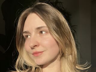 cam girl chatroom EmaSchlotzhauer