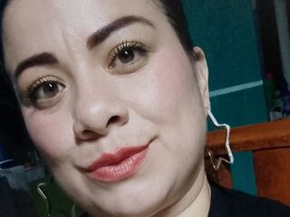 cam girl masturbating with vibrator EmilyTempation