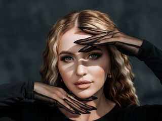 camgirl fingering bald pussy EvaVibe