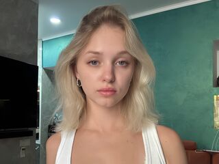 camgirl playing with vibrator EveMorrison