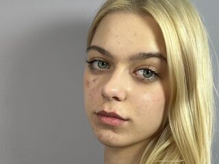 cam girl playing with sextoy GerryThoburn