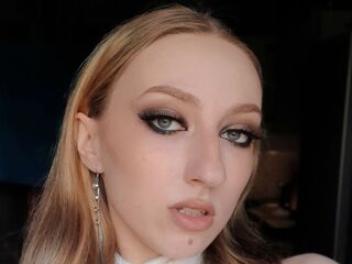 naked cam girl fingering pussy HenriettaFare
