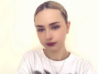 camwhore shaving pussy JudithHaverstock