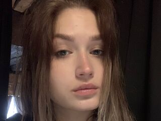 hot cam girl fingering shaved pussy JulieannGomaz