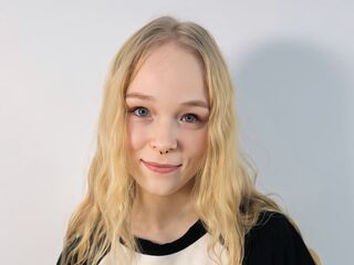 bedroom livecam KamiMellema