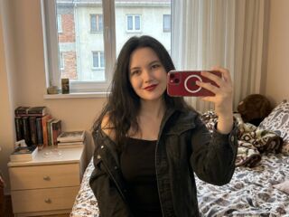 naked cam girl fingering pussy KeliCollymore