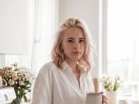 topless webcamgirl LanoraZottola