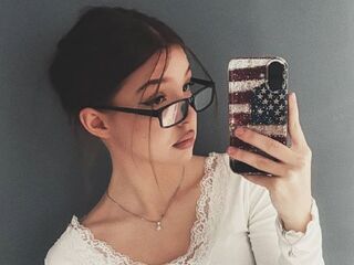 cam girl masturbating with vibrator LavoneKnable