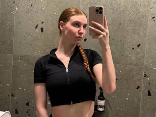 camslut LessieNunz