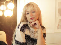 webcamgirl LolaNewton