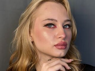 camgirl playing with dildo LucileNeuburger