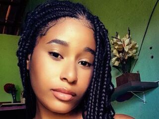 naked camgirl masturbating with vibrator LuiseHuebsch