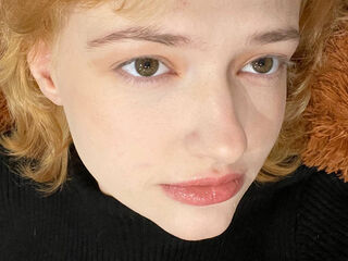 camslut fingering pussy LunaBeans