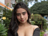 naughty camwhore MaddieColinss