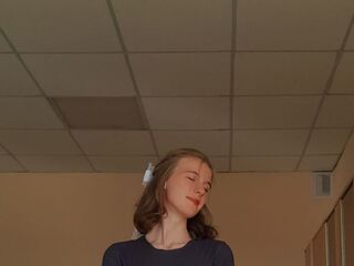 camgirl showing tits MaryjanePorter