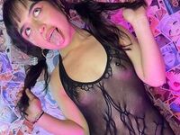 camgirl fingering shaved pussy MinnieSalem