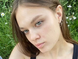 camslut fingering shaved pussy NoeliaMeara