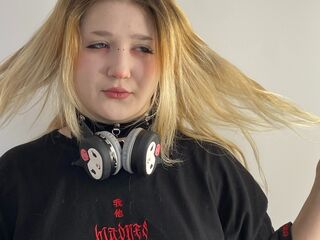 beautiful camgirl PilarVanhee