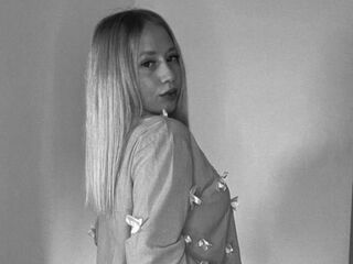 nude cam picture RicardaBlechman