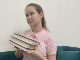 camgirl playing with vibrator SandieSpataro