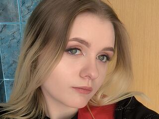 naughty camgirl fingering pussy ShannonPomilla