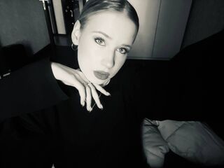 camgirl playing with sextoy SherieMcwayne