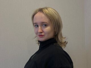 live cam girl SuzannKernes