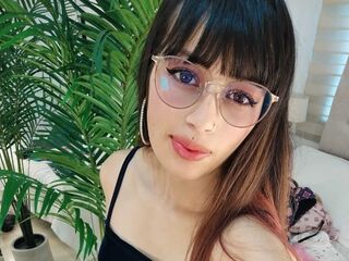 camgirl showing tits YirleiCasidy